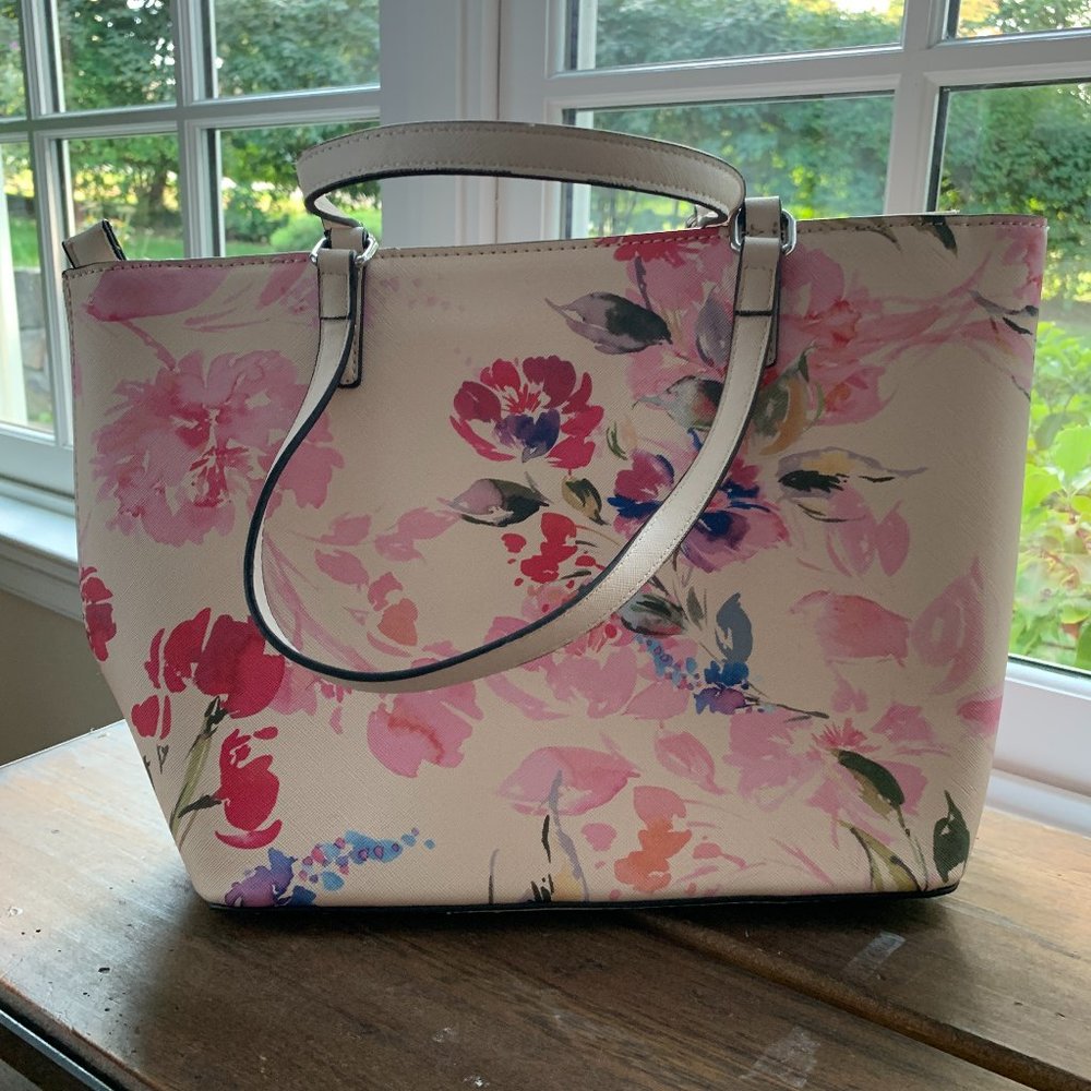 Guess LA Flowery, Pretty -  Woman's Handbag Pre Owned Great Shape